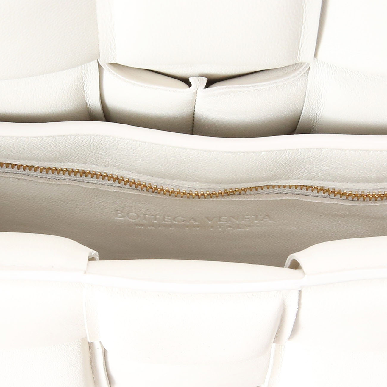 BOTTEGA VENETA(USED)보테가베네타 패딩 카세트 백